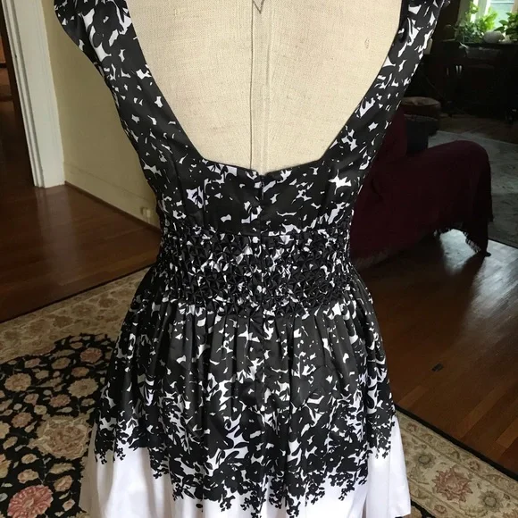 Jessica Simpson dress - Picture 2 of 3